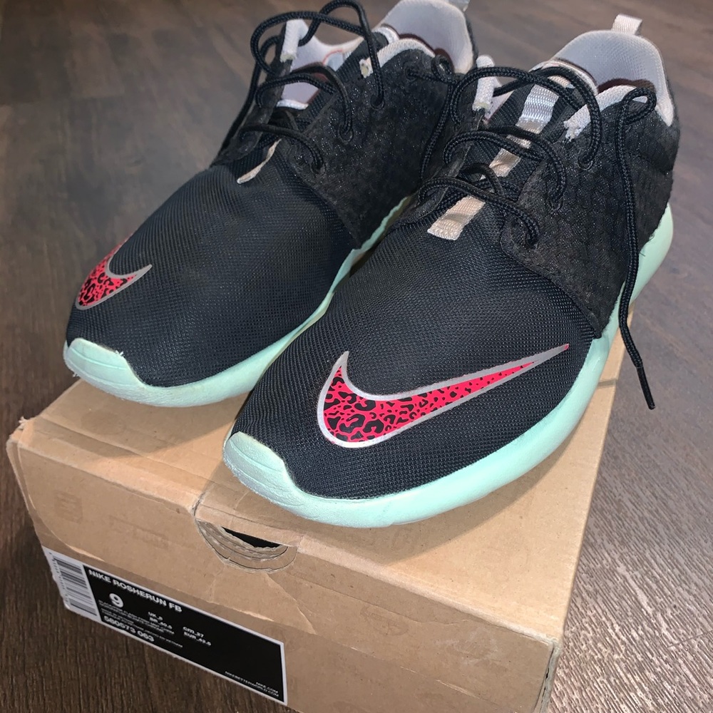 YEEZY roshe runs